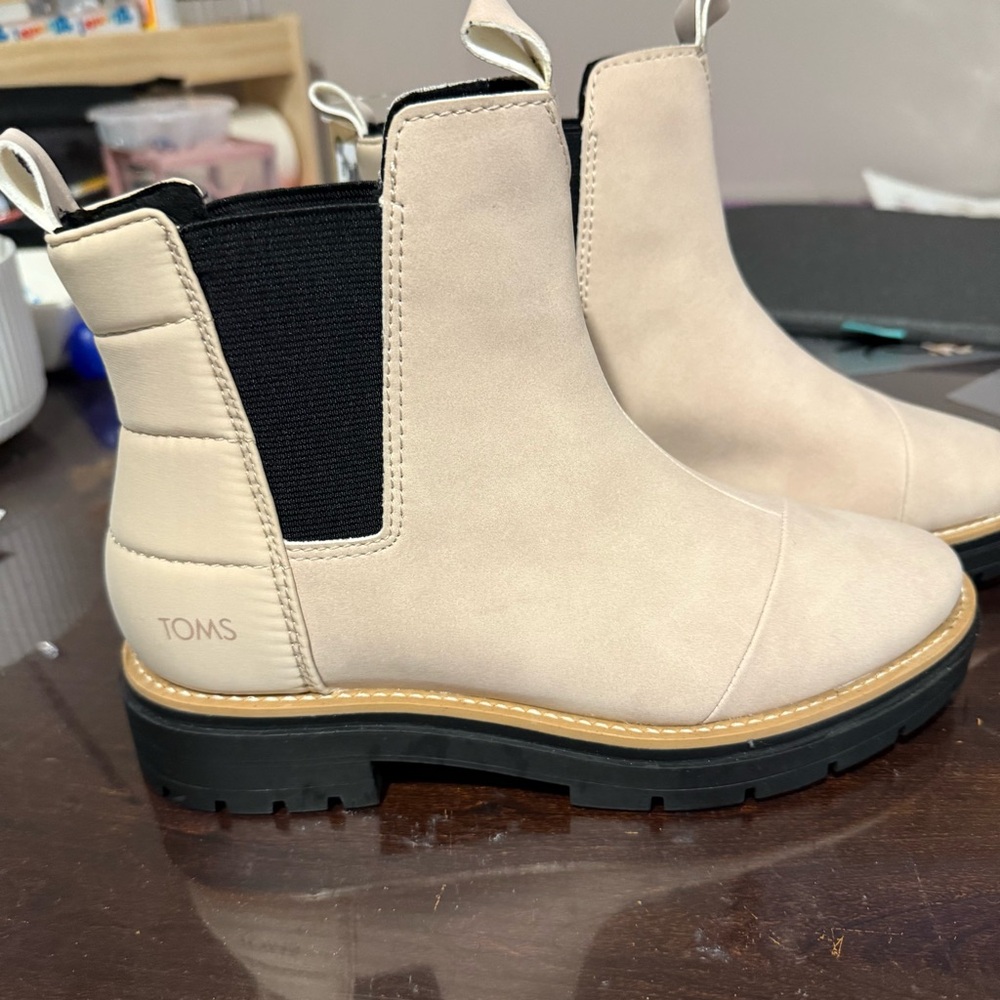 Toms Women's Skylar Taupe Ankle Boots Size 7